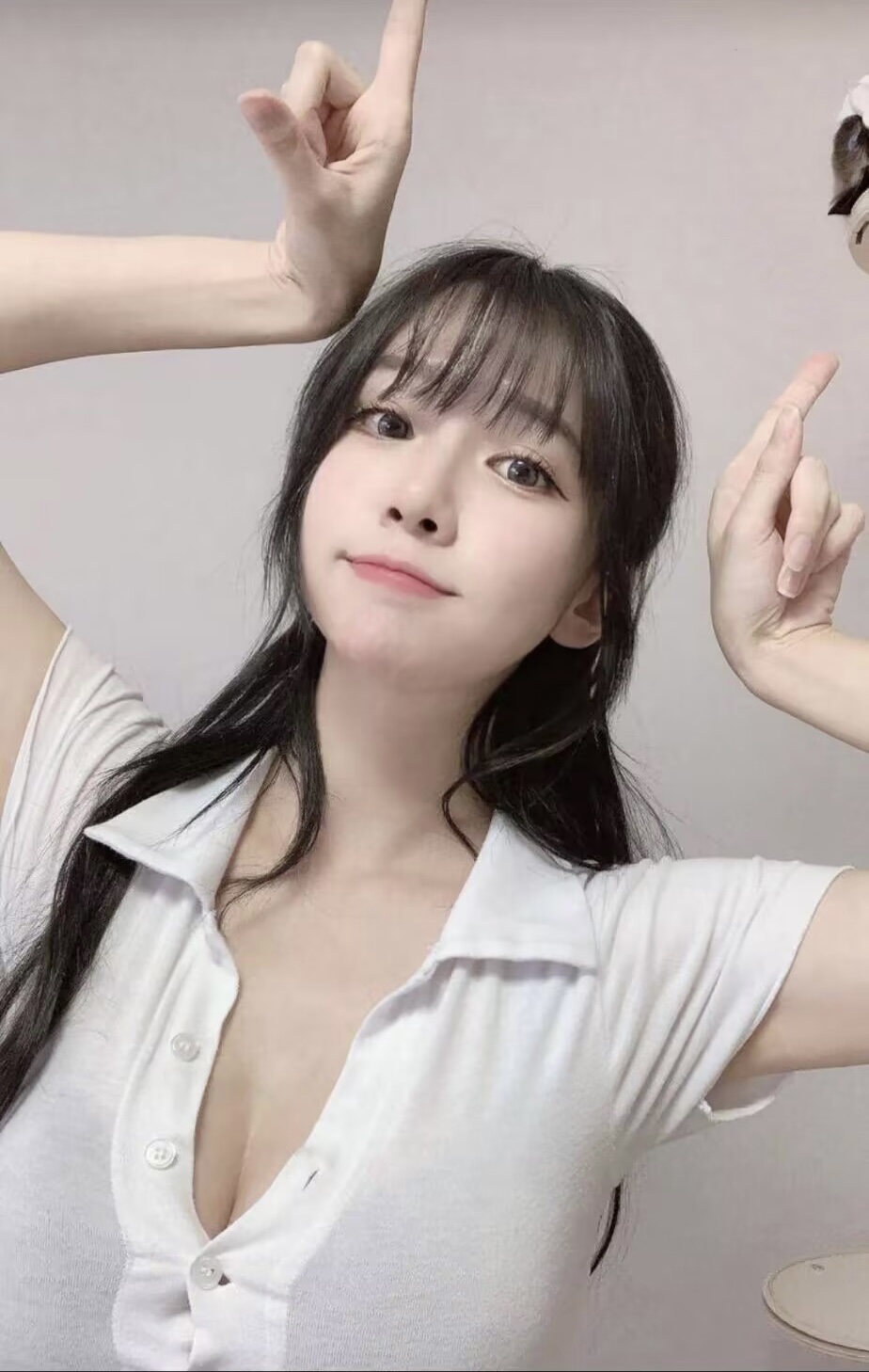 有着紧翘乳型的妖艳货